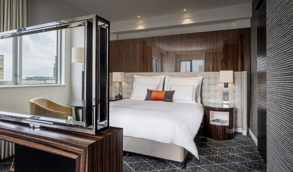 Signature Skyline Suite at Swissotel Sydney