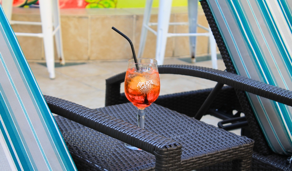 Anees Pool Bar at Swissotel Al Murooj Dubai