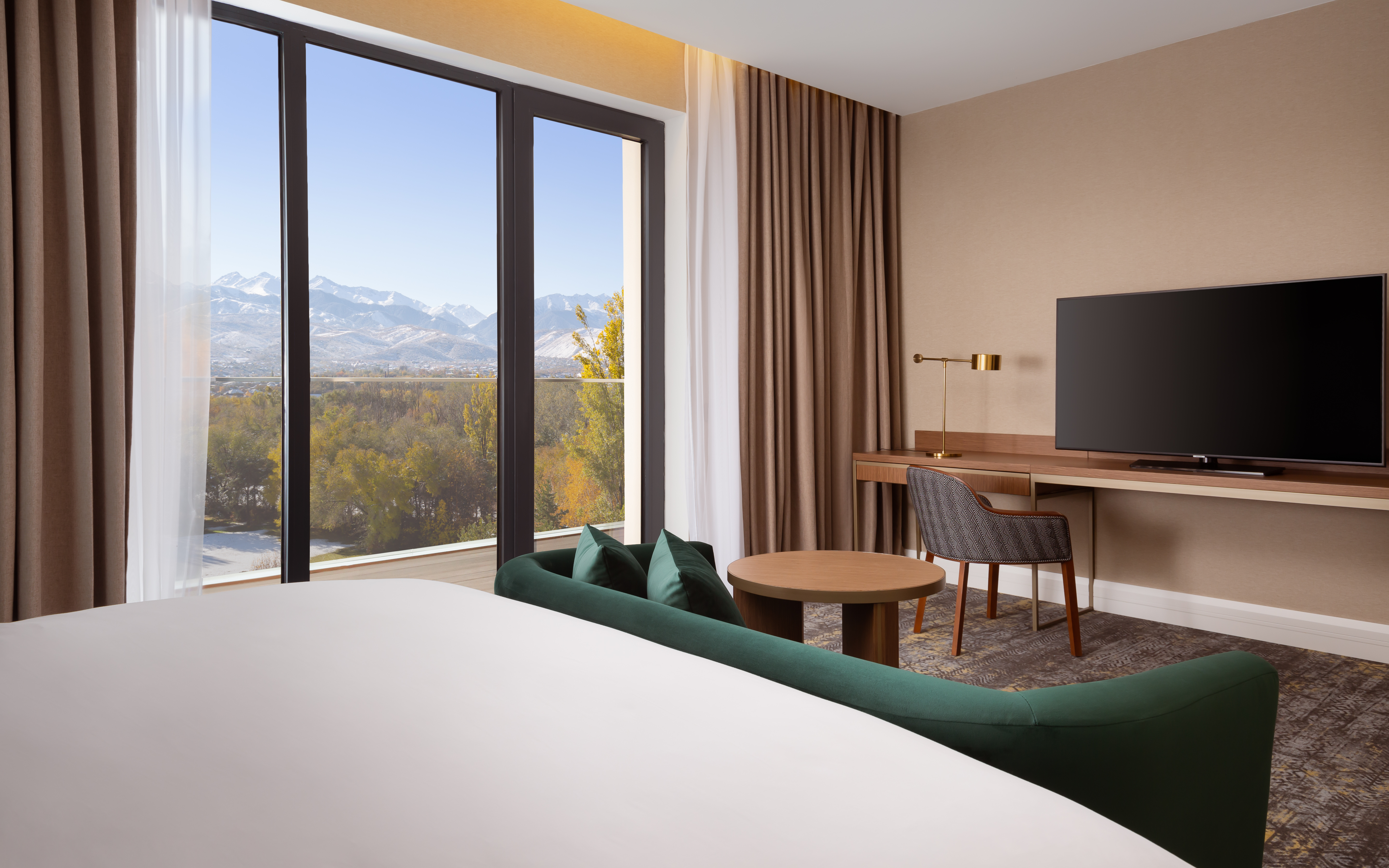 Executive Grand Suite Panoramic Mountain View